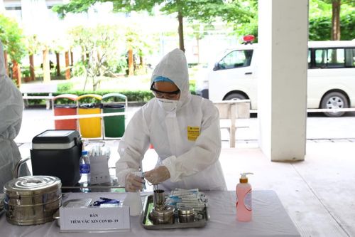 Người có tiền sử phản vệ độ 2 trở lên không được tiêm vaccine Covid-19 cùng loại