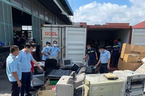 Phát hiện container hàng cấm nhập khẩu