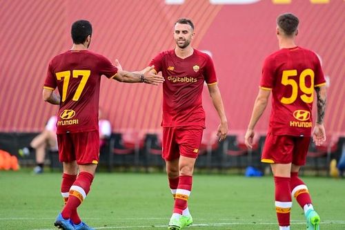 Mourinho 'bắt nạt' đội bóng nghiệp dư