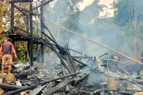 Sơn La: Kêu gọi ủng hộ gia đình bị lửa thiêu rụi hoàn toàn căn nhà gỗ