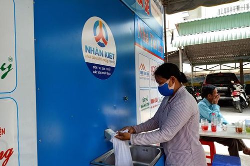 Đồng Tháp hỗ trợ khẩn cấp hộ nghèo, hộ cận nghèo và người bán vé số