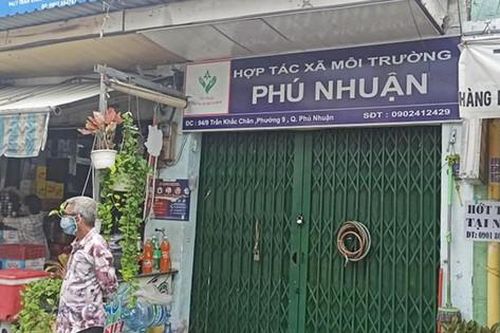 Bố cấp 'giấy thông hành' cho con để qua chốt kiểm soát giãn cách xã hội