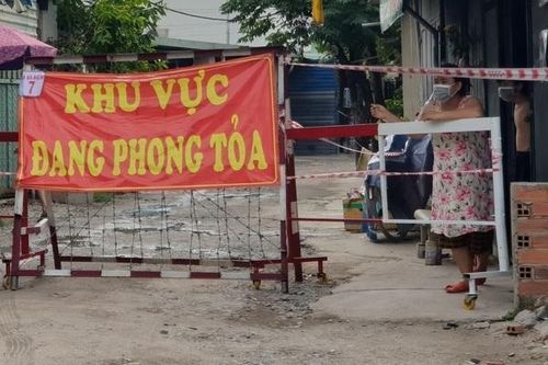 Nữ y tá cầu cứu xin đi làm sau 38 ngày bị phong tỏa
