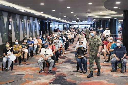 Đối mặt 'sóng thần' Covid-19, Malaysia tăng tốc tiêm chủng nhanh nhất thế giới