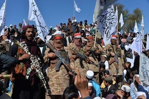 Mỹ tiếp nhận khẩn cấp hàng chục ngàn phiên dịch người Afghanistan do lo ngại Taliban trả thù