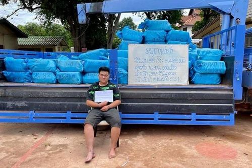 Lào: Bắt xe tải chở gần 2 tấn ma túy tổng hợp được ngụy trang trong bao gạo