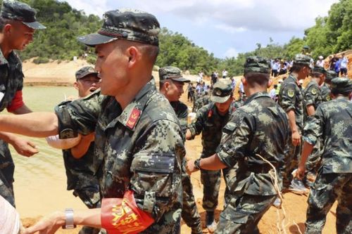 Trung Quốc: Dốc sức tìm 14 công nhân mắc kẹt trong đường hầm ngập nước
