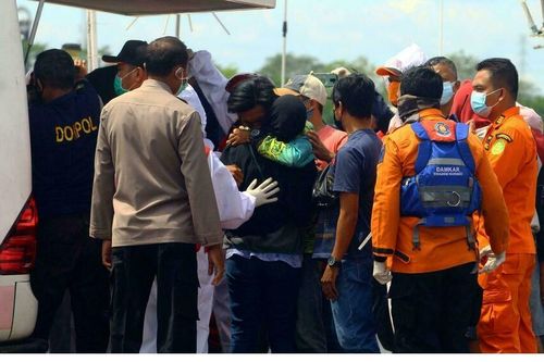Mưa bão đánh chìm nhiều tàu, thuyền ở Indonesia