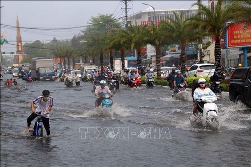 Đêm 16/7, nhiều vùng biển có mưa dông kèm thời tiết nguy hiểm