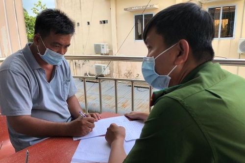 Vĩnh Long: Phát hiện thủ đoạn tinh vi - dùng xe 'hạng nặng' nhận chất thải từ doanh nghiệp xả vung ra môi trường