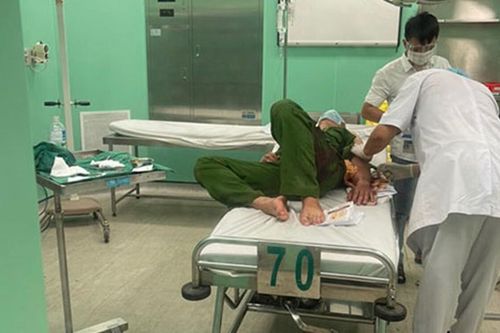 Không chấp hành kiểm tra y tế, đối tượng dùng rựa chém thượng úy công an trọng thương