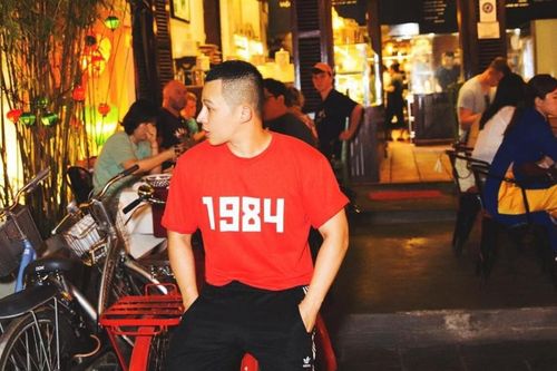 Vũ Khắc Tiệp phản ứng bất ngờ khi cư dân mạng van nài 'Anh ơi đừng check-in'