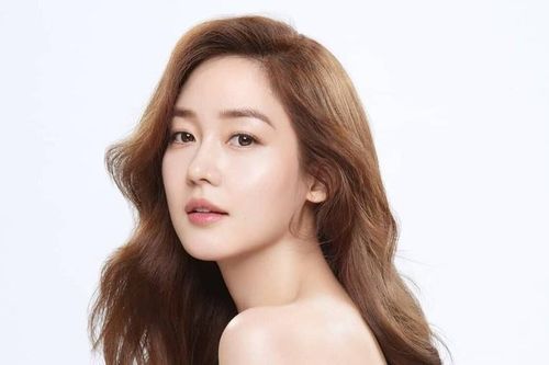 Idol đời đầu Sung Yuri thông báo mang song thai