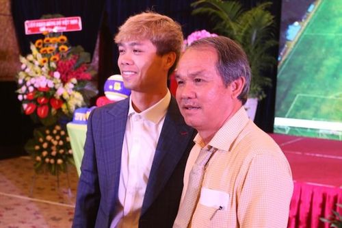 Từ các lá thư cảm động của Công Phượng, Minh Vương: Bầu Đức giáo dục cầu thủ quá giỏi!