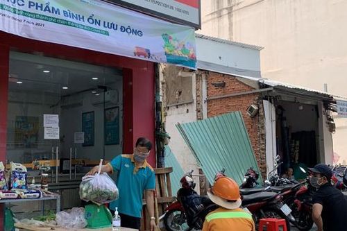 TP.HCM: chuỗi cửa hàng mỹ phẩm, sàn thương mại… thành điểm bán thực phẩm