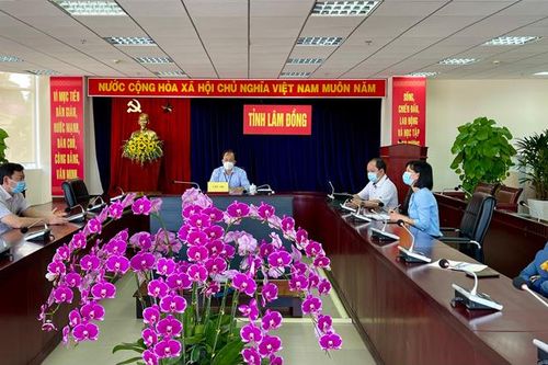 Trực tuyến tập huấn cập nhật hướng dẫn chẩn đoán, điều trị Covid-19