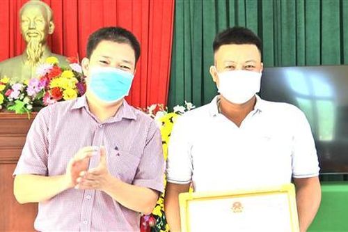 Khen thưởng đột xuất việc tham gia cứu hộ, cứu nạn tàu bị cháy trên biển