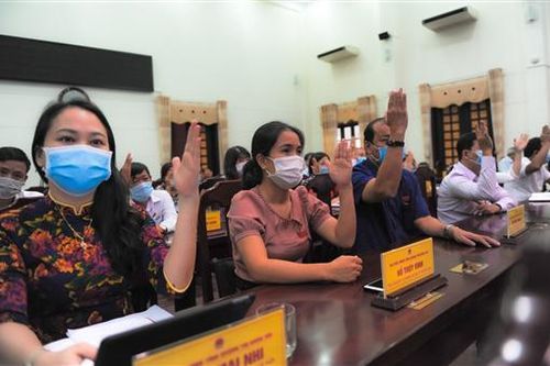 Ngày làm việc thứ 2, kỳ họp thứ 3, HĐND tỉnh Quảng Trị khóa VIII: Xem xét 32 báo cáo, đề án, tờ trình và thông qua 14 nghị quyết