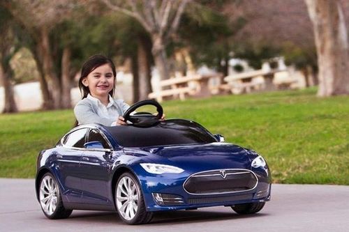 Để đầu ướt chạy ra ngoài chơi, bé gái bị liệt mặt