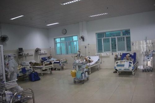 Dòng nước mắt hạnh phúc của bệnh nhân COVID-19