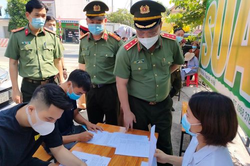 Giám đốc Công an Hà Nội: Đảm bảo tuyệt đối an toàn tại 22 chốt kiểm soát dịch Covid-19