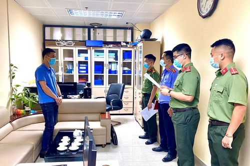 Lạng Sơn: Làm giả giấy tờ, cán bộ Trung tâm Quản lý cửa khẩu bị bắt