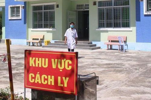 Nhiều công an và người dân phải cách ly sau khi bắt tử tù mắc COVID-19