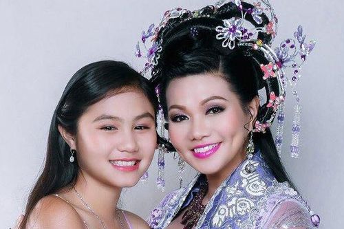 Con gái nghệ sĩ cải lương Ngọc Huyền gây chú ý bởi nhan sắc xinh đẹp