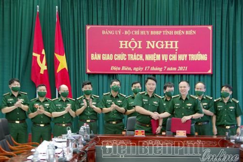 Bàn giao chức trách, nhiệm vụ Chỉ huy trưởng Bộ đội Biên phòng tỉnh