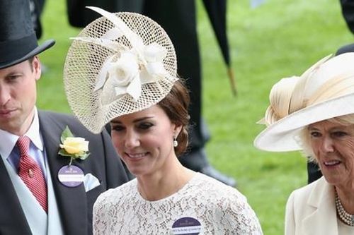 William - Kate vui vẻ chúc mừng sinh nhật bà Camilla, chứng minh không có chuyện bất hòa