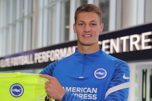 Tân binh có chiều cao kỷ lục đến Premier League