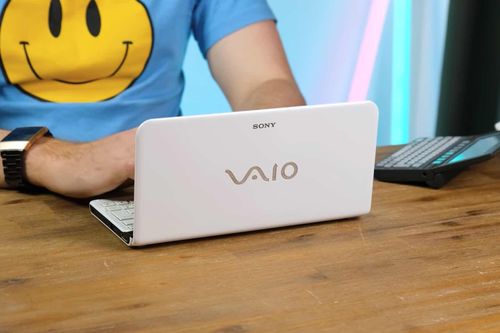 Laptop Sony có thể bỏ vừa túi quần