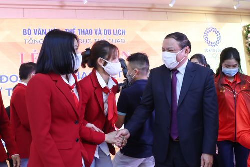 Bộ trưởng Nguyễn Văn Hùng: Mang trong tim lá cờ Tổ quốc để cống hiến hết mình