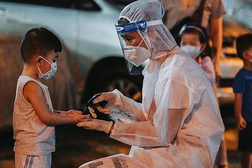 Khi các nghệ sĩ trở thành những 'chiến sĩ' trên 'mặt trận' chống dịch Covid-19
