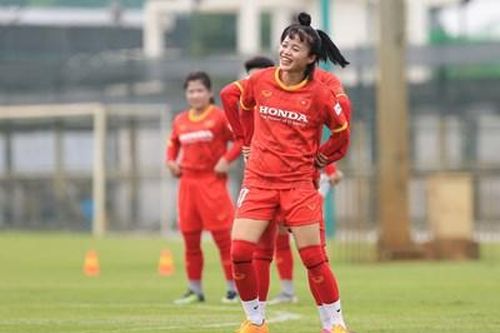 Đội tuyển nữ Việt Nam hứng khởi bước vào tập luyện