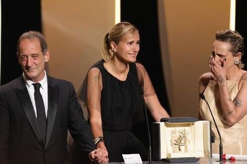 LHP Cannes 2021: Chiến thắng gây 'sốc'