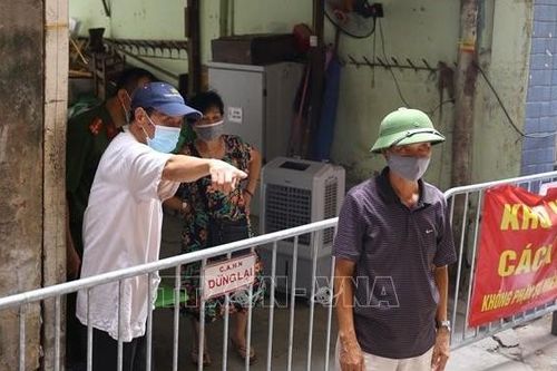 Hà Nội khẩn trương khoanh vùng, truy vết các trường hợp liên quan đến ca mắc Covid-19
