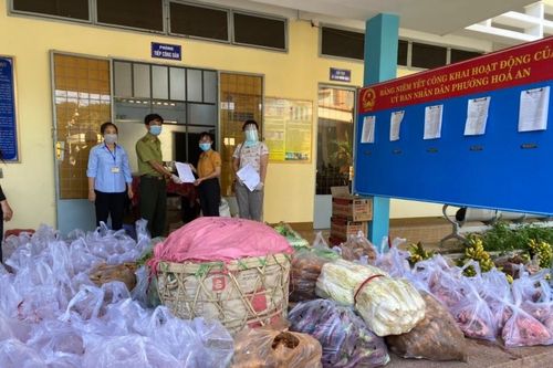 Nhiều hỗ trợ thiết thực đến với người dân khu phong tỏa do Covid-19