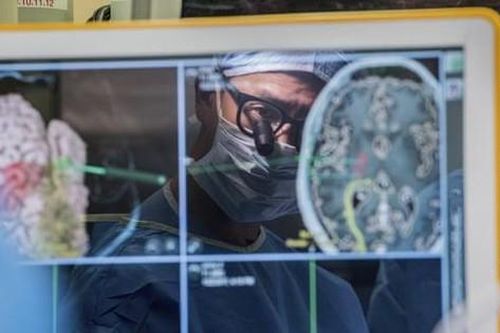 Thiết bị đầu tiên chuyển suy nghĩ thành câu nói