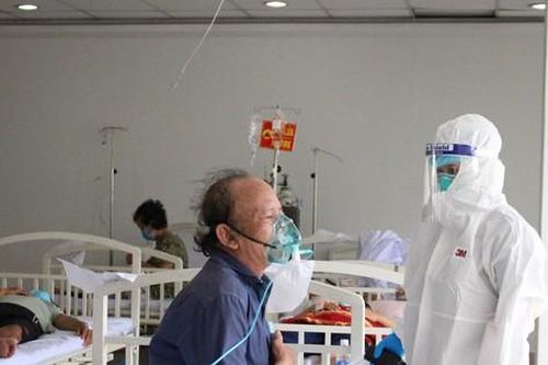 Cận cảnh hàng nghìn F0 trong 'căn cứ địa' điều trị COVID-19