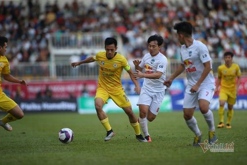 V-League dời lịch sang năm 2022: Coi chừng vỡ bình