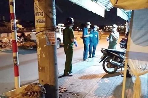 Án mạng ở TP.HCM, chồng đâm vợ và hàng xóm tử vong