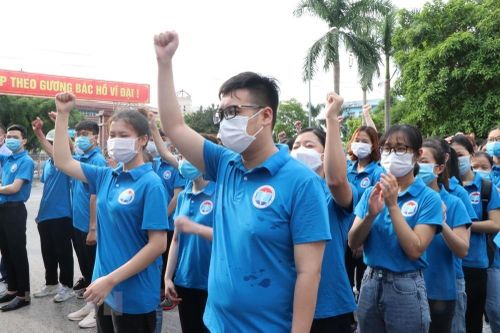 Trên 200 cán bộ giảng viên, sinh viên Hải Dương chi viện Bình Dương