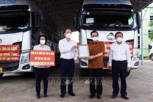 Tiếp nhận nghĩa tình chung tay cùng TP Hồ Chí Minh chống dịch