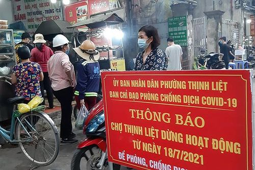 Lơ là trong phòng dịch COVID-19, chợ Giáp Nhị vẫn tấp nập mua bán