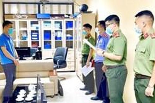 Lạng Sơn: Bắt 2 đối tượng làm giả tài liệu của cơ quan, tổ chứcTin khácSáng mãi ngọn lửa thanh niên xung phongGia đình nhiều thế hệ: Lưu giữ, phát huy các giá trị văn hóa truyền thống