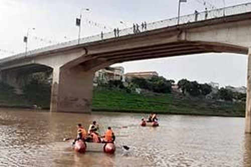 Trục vớt thi thể nạn nhân tự tử trên sông Kỳ CùngTin khácSáng mãi ngọn lửa thanh niên xung phongGia đình nhiều thế hệ: Lưu giữ, phát huy các giá trị văn hóa truyền thống
