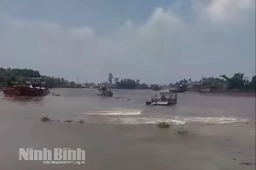 Tai nạn giao thông đường thủy trên sông Đáy khiến 1 người tử vong