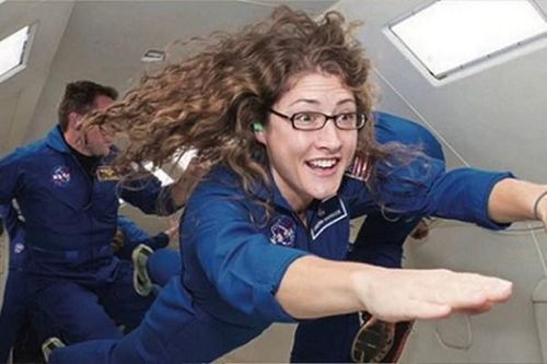 Những điều kỳ lạ trong việc chăm sóc da của các nữ phi hành gia ngoài không gian
