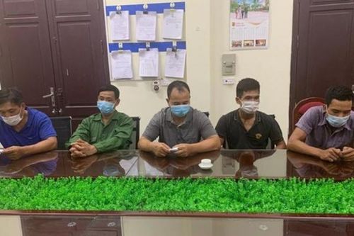 Thêm nhiều vụ trốn trên thùng xe tải để qua mắt lực lượng chức năng ở chốt kiểm dịch